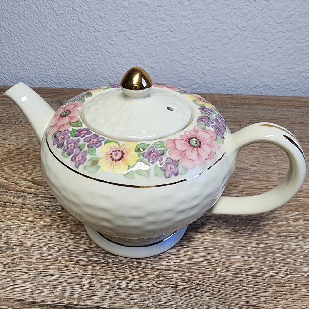 VINTAGE SADLER England Round Woven Basket Floral Teapot with Lid